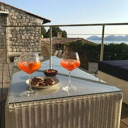 Les 5 Palmiers Villa *